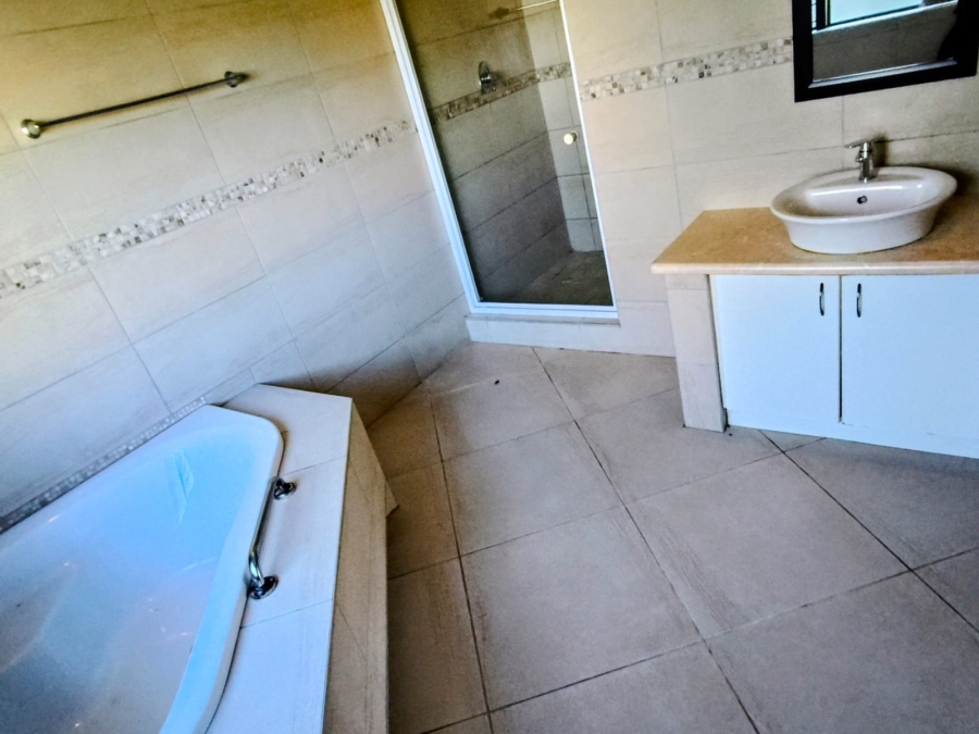 3 Bedroom Property for Sale in Wavecrest Eastern Cape